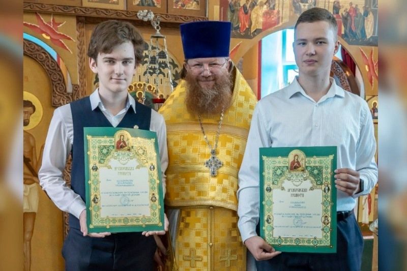 Выпускники Орловской православной гимназии награждены Архиерейскими грамотами
