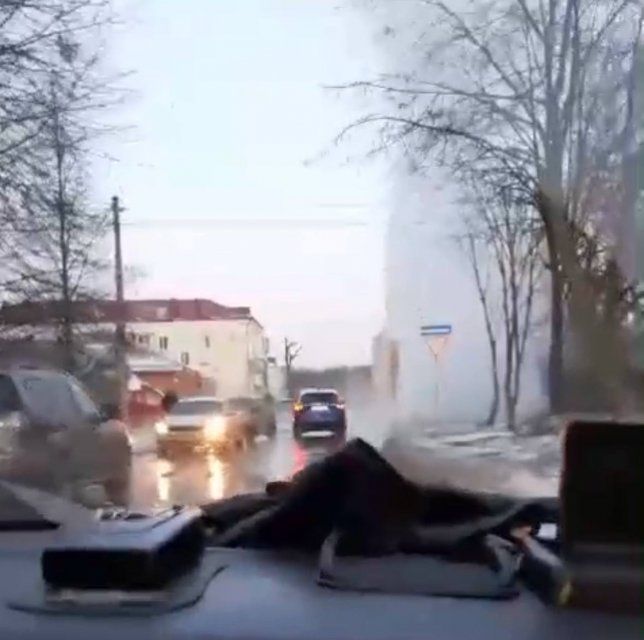 Названа причина вчерашнего гейзера в Железнодорожном районе Орла