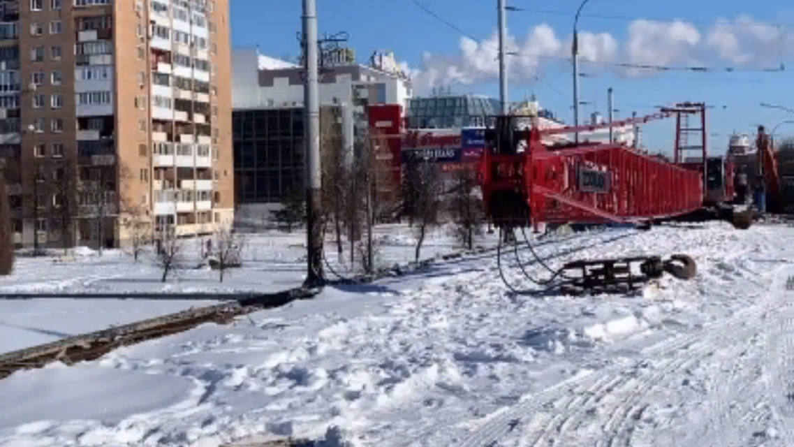 В Орле начали строить пешеходный мост на время реконструкции Красного