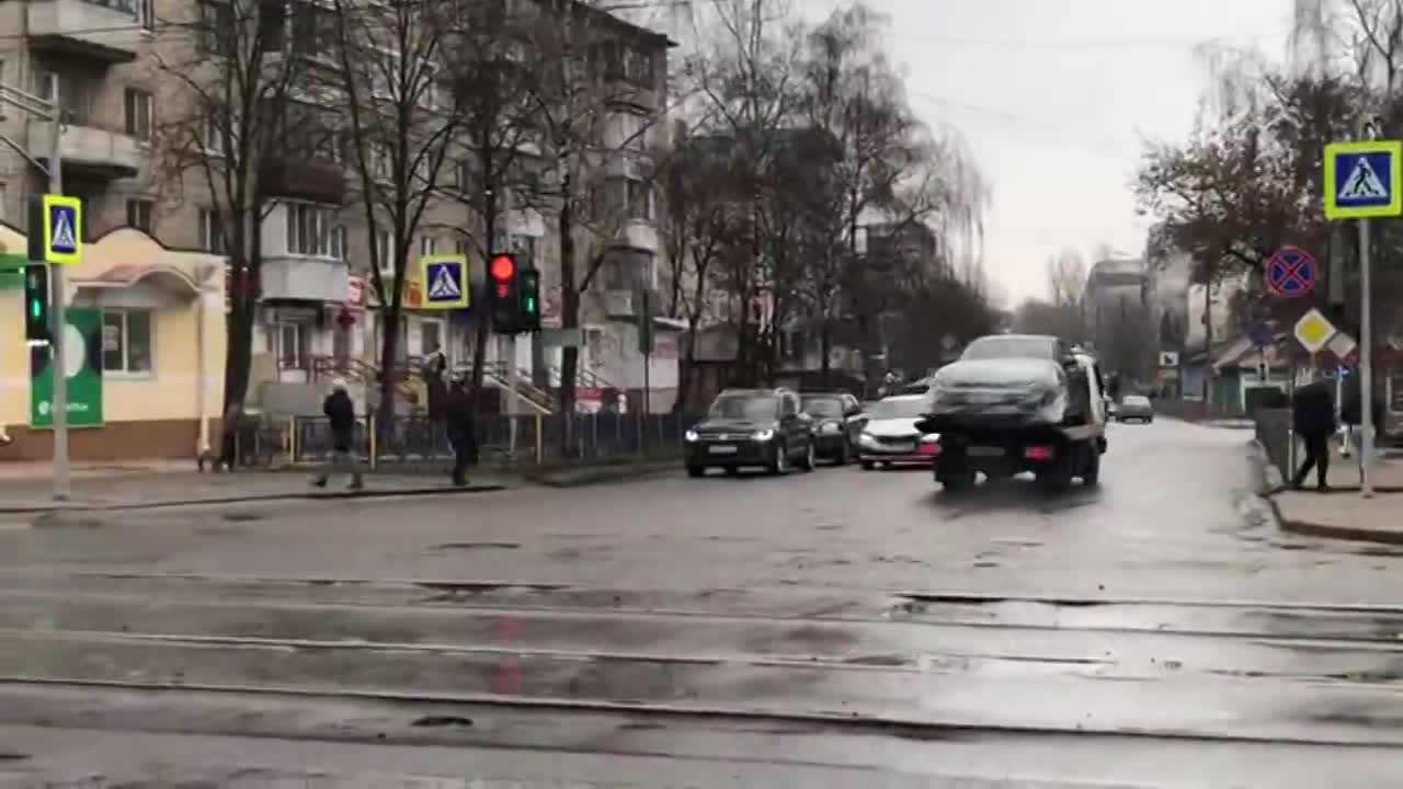 На пересечении ул. 3-я Курская и ул. Пушкина странным образом установили светофоры