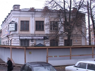 Новости за 90 секунд: чиновников и депутатов будут увольнять в связи с утратой доверия, с Гостиной,1 сняли статус памятника, а на городских остановках появятся табло с расписанием