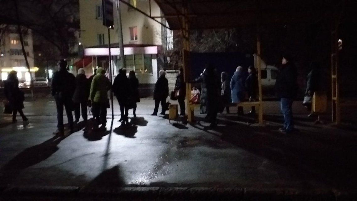 Орловчане раз за разом терпят неудачу при попытке уехать вечером в Лужки