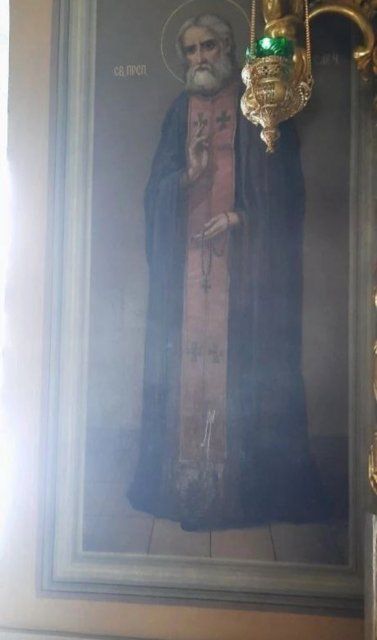 В Свято - Троицкой церкви Орла замироточила икона молитвенника за всю Русскую землю - Серафима Саровского. 