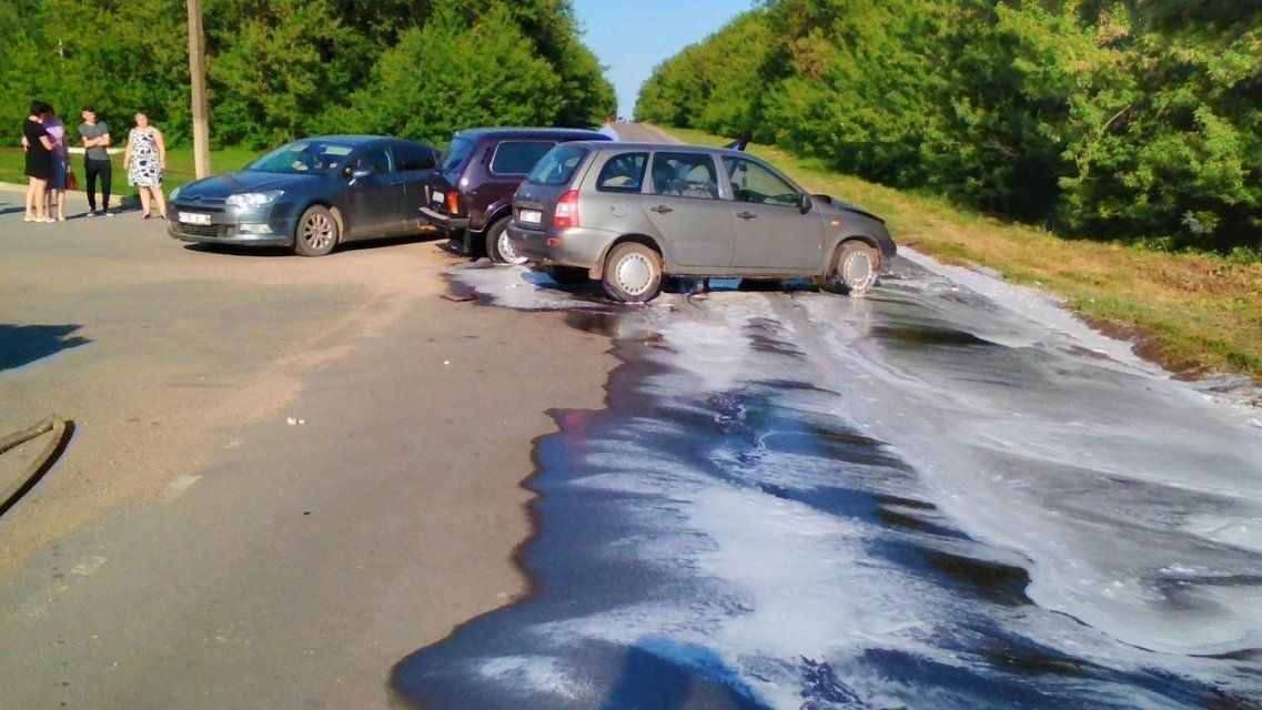 На орловской трассе не смогли разъехаться две «Лады»