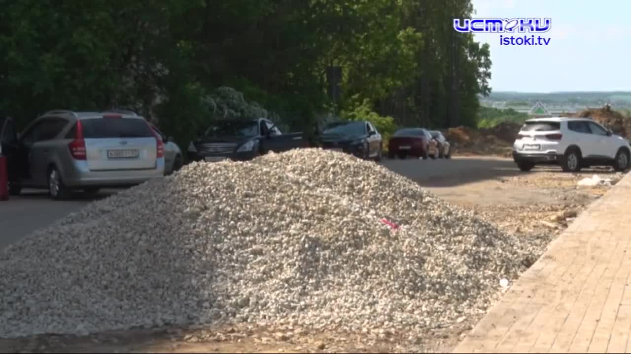 Прокурор Орловской области побывал на строительстве скандальной дороги на улице Орловских партизан.