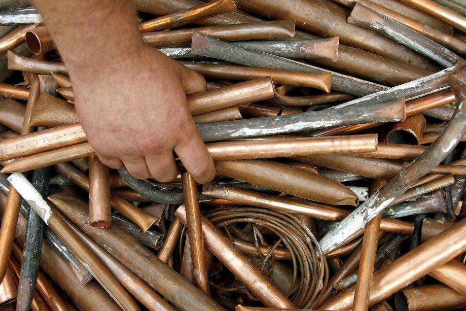 Орловчанин пытался с предприятия украсть металлические детали, но его сдали