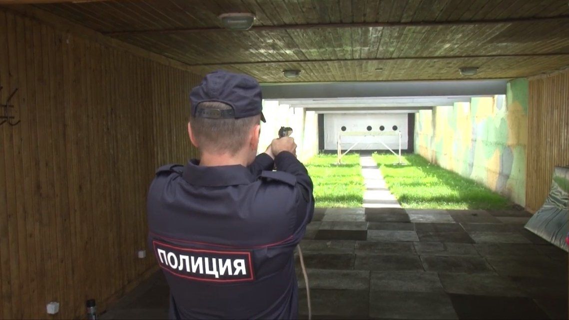 Орловские полицейские преодолевали 100-метровую полосу препятствий