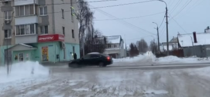 В Орле заезд на ул. Чапаева чреват для автомобилистов ремонтом машины