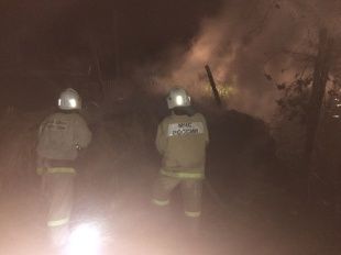 В Новосильском районе горел стог сена