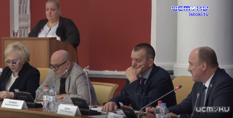 "Некому работать"