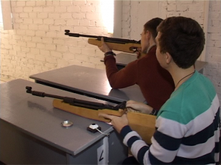 Орловские школьники выявляли самого меткого стрелка