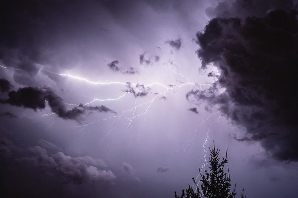 Орловчан предупреждают о грозах с порывами ветра до 20 м/с