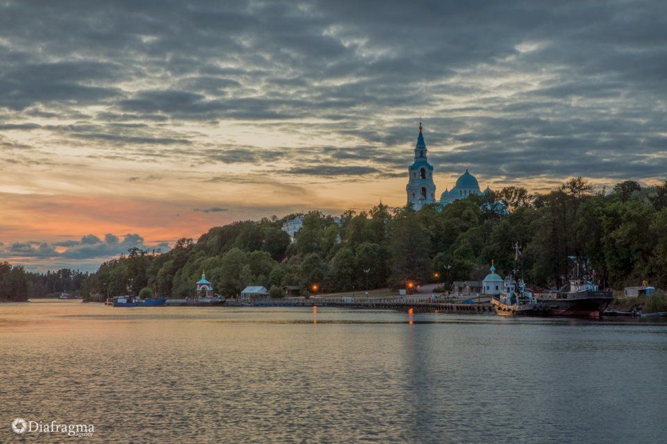 На центральной улице города Орла - улице Ленина открылась фотовыставка «Свет Валаама»