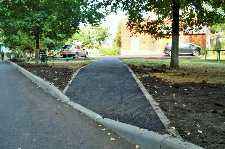 В Орле в отремонтированных дворах нашли 49 изъянов, некоторые из них не попадают под гарантию