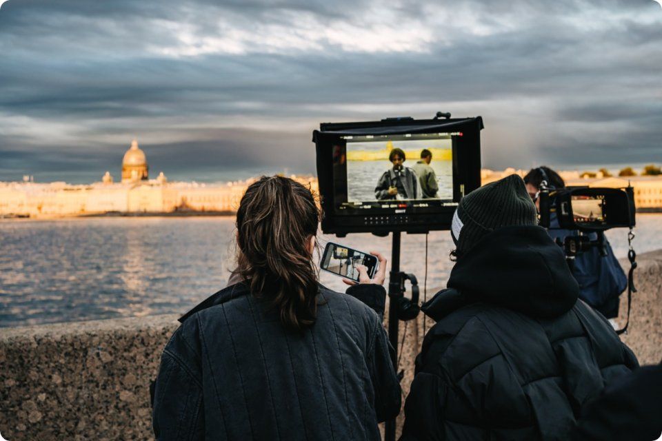 День России в кино: три истории о любви к Родине от известных режиссёров