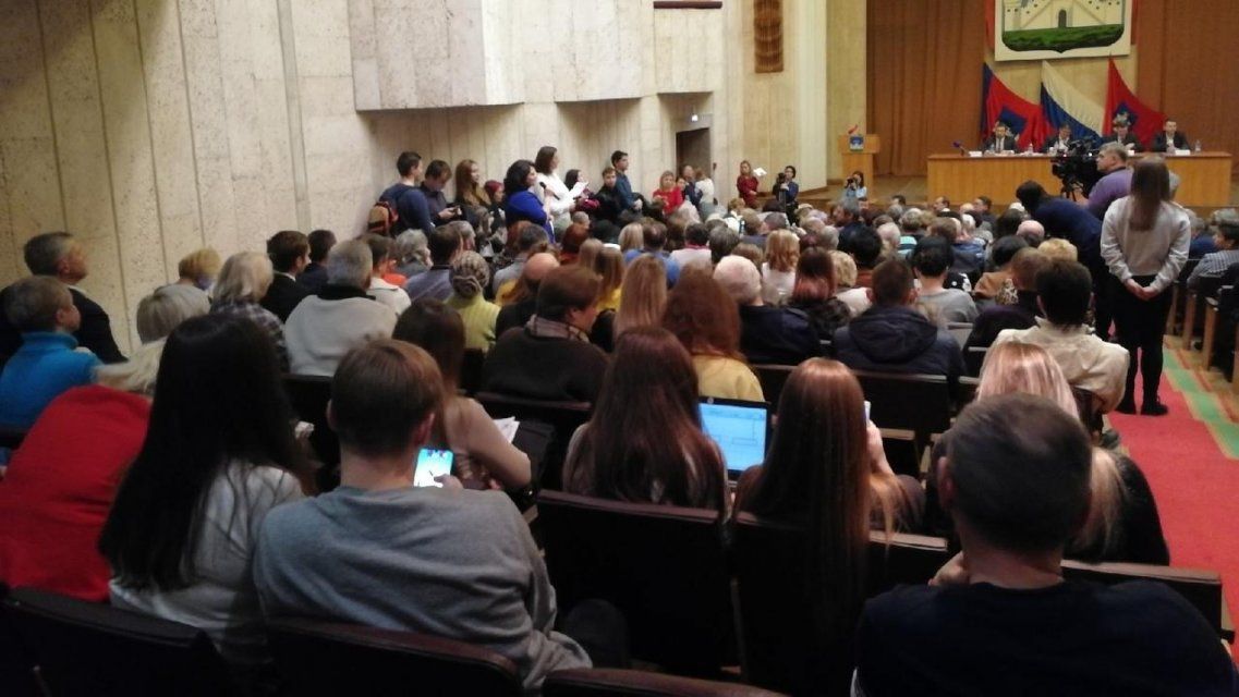 Более 400 орловчан пришли на публичные слушания по скверу Ермолова