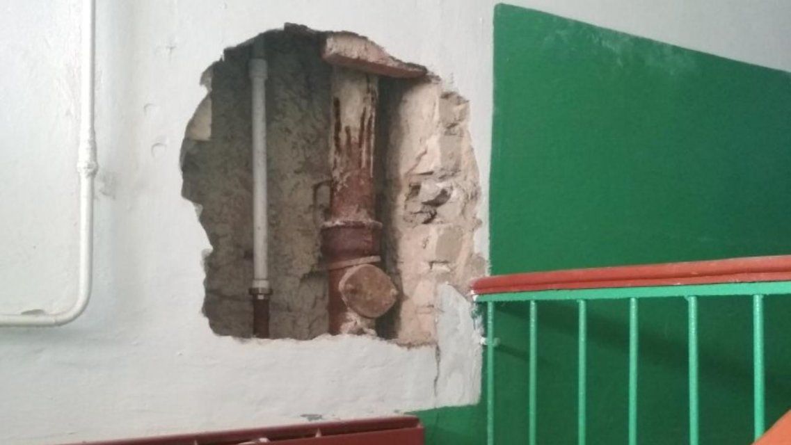 Обещанного шесть лет ждут: в УК орловчанам объяснили, почему не могут заделать дыру