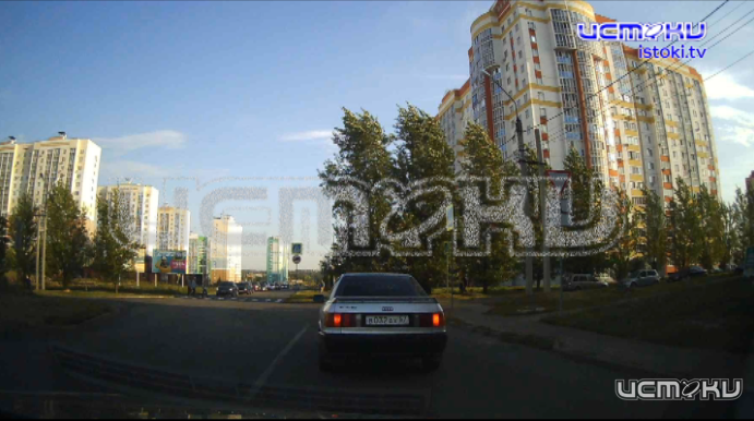 Жители микрорайона Зареченский просят светофор на улице Емлютина