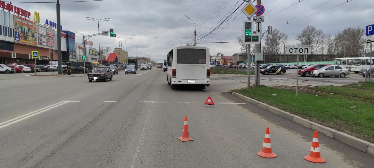 В орловской маршрутке из-за резкого торможения упала пассажирка