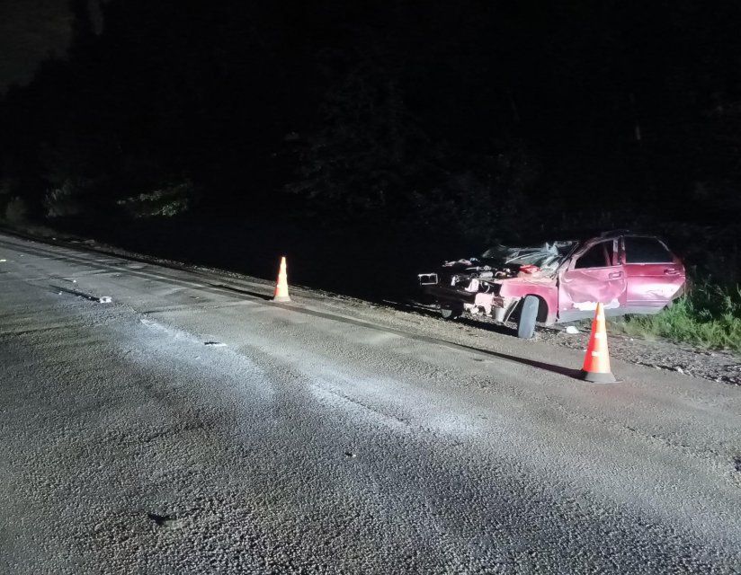 Под Орлом автомобиль врезался в земляной вал: водитель в больнице