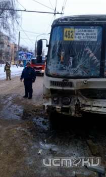 При столкновении маршруток в Орле пассажир сломал челюсть