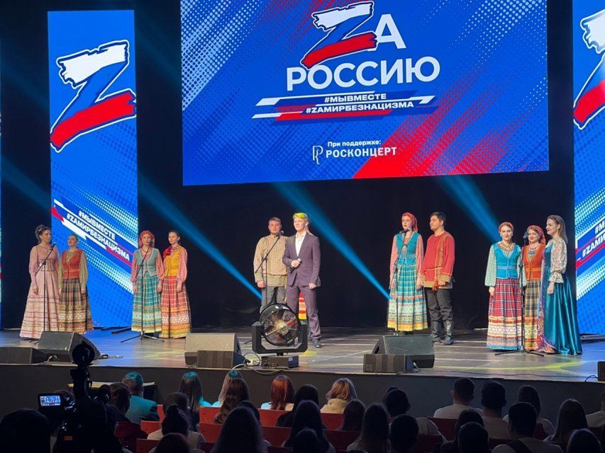 Анита Цой, Денис Майданов и Александр Олешко. Знаменитые артисты выступили на орловской сцене в рамках музыкально-патриотического марафона «ZaРоссию»