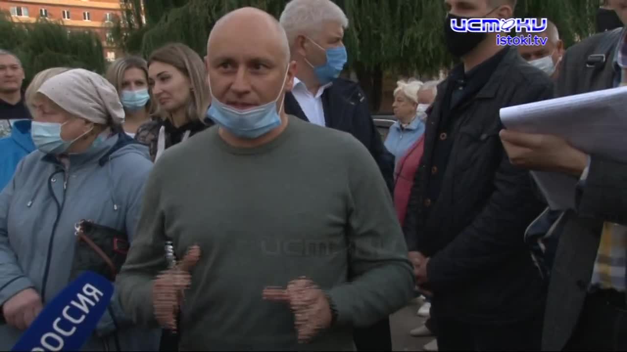 Недавно мэр раздавал обещания на Наугорке. Как приняли его жители и депутаты?