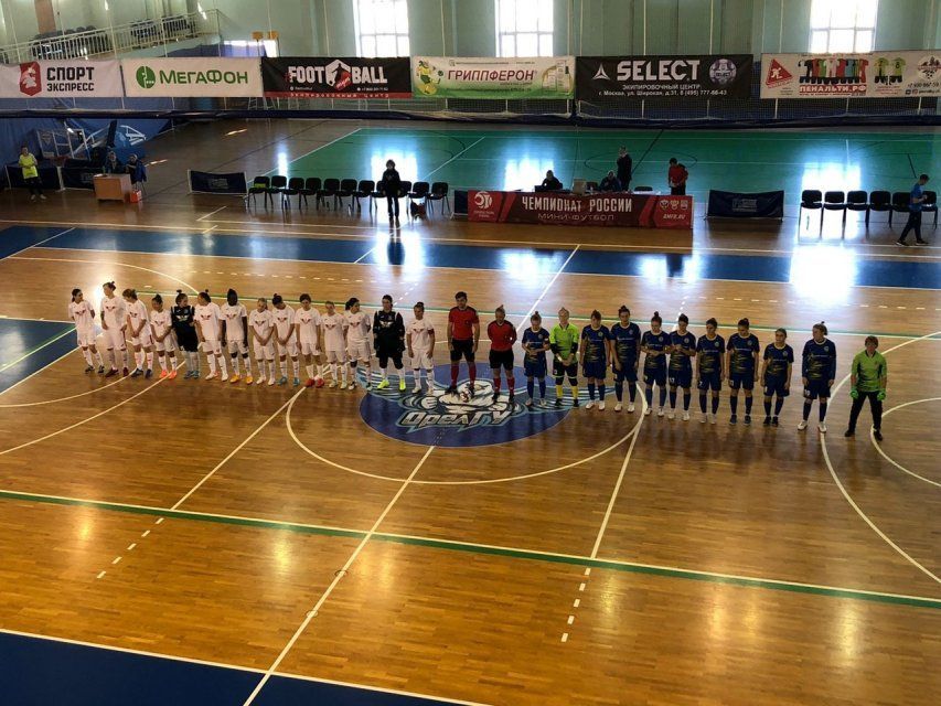 Женская мини - футбольная команда "ОрелГУ- КПРФ" приняла на родном паркете футболисток пензенской "Лагуны УОР"