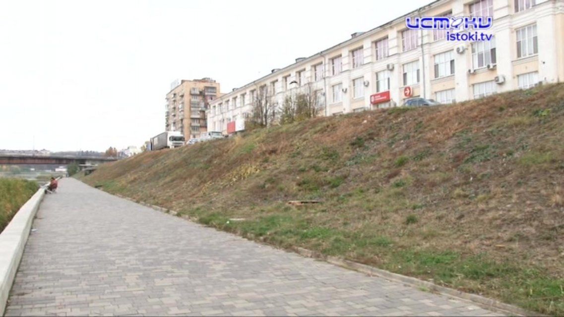 Набережная Дубровинского в Орле снова лишилась деревьев