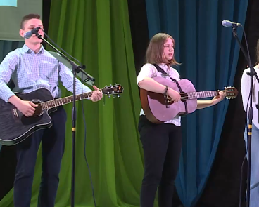 Как здорово, что все мы здесь сегодня собрались. В Орле прошел конкурс бардовской песни