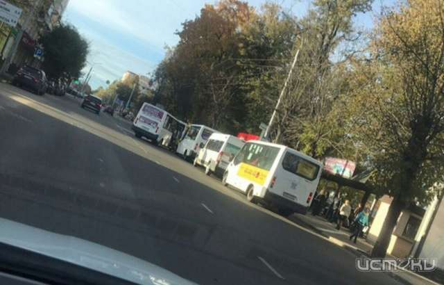 В Орле водители продолжают высаживать пассажиров из транспорта посреди дороги