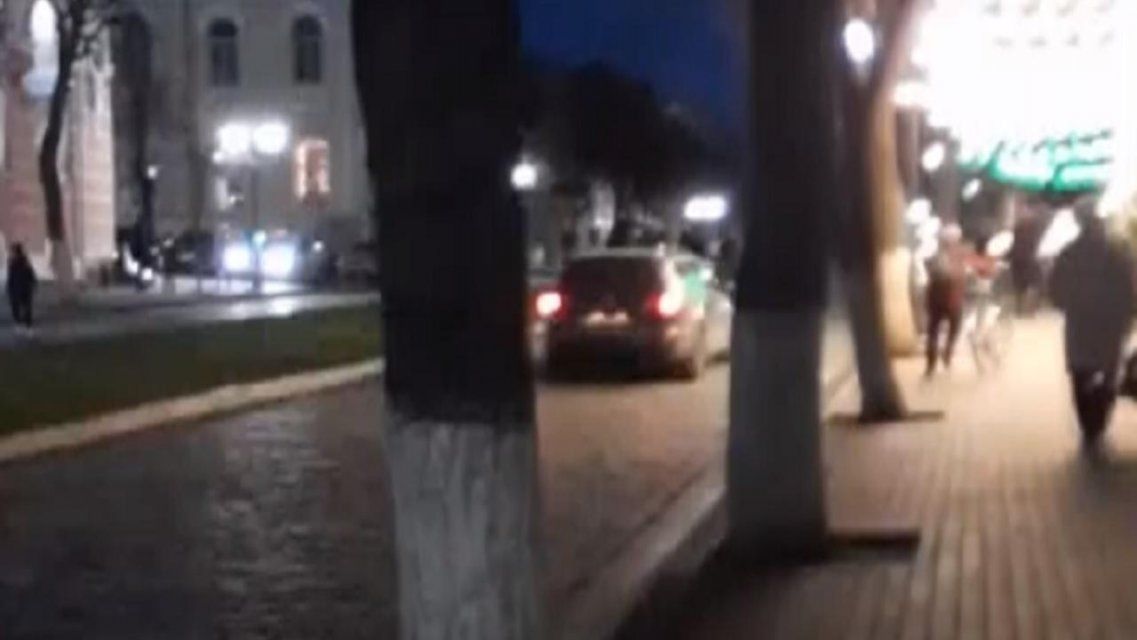 В Орле нашли и наказали водителя «Фольксвагена», катавшегося по ул. Ленина