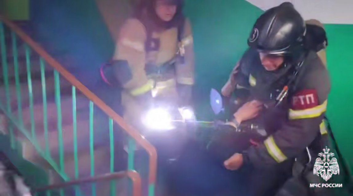 В Орле пожарные спасли трёх человек 