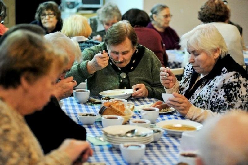 Орловская епархия накормит нуждающихся пенсионеров
