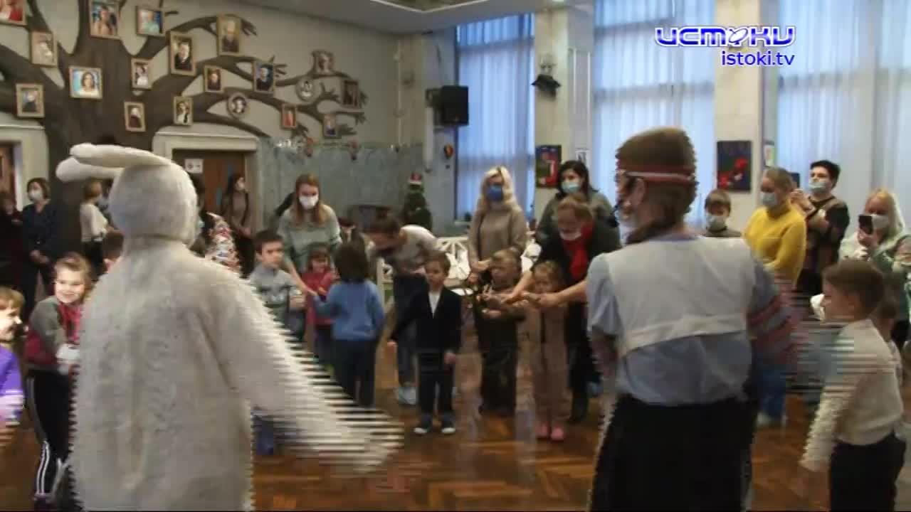 Артисты театра кукол подготовили подарок для "профессиональных" мам. Поздравления приурочили к Всероссийскому празднику