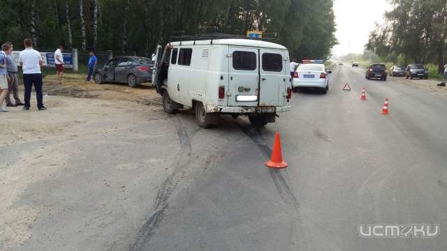 В Орле столкнулись «УАЗ» и «Citroen»