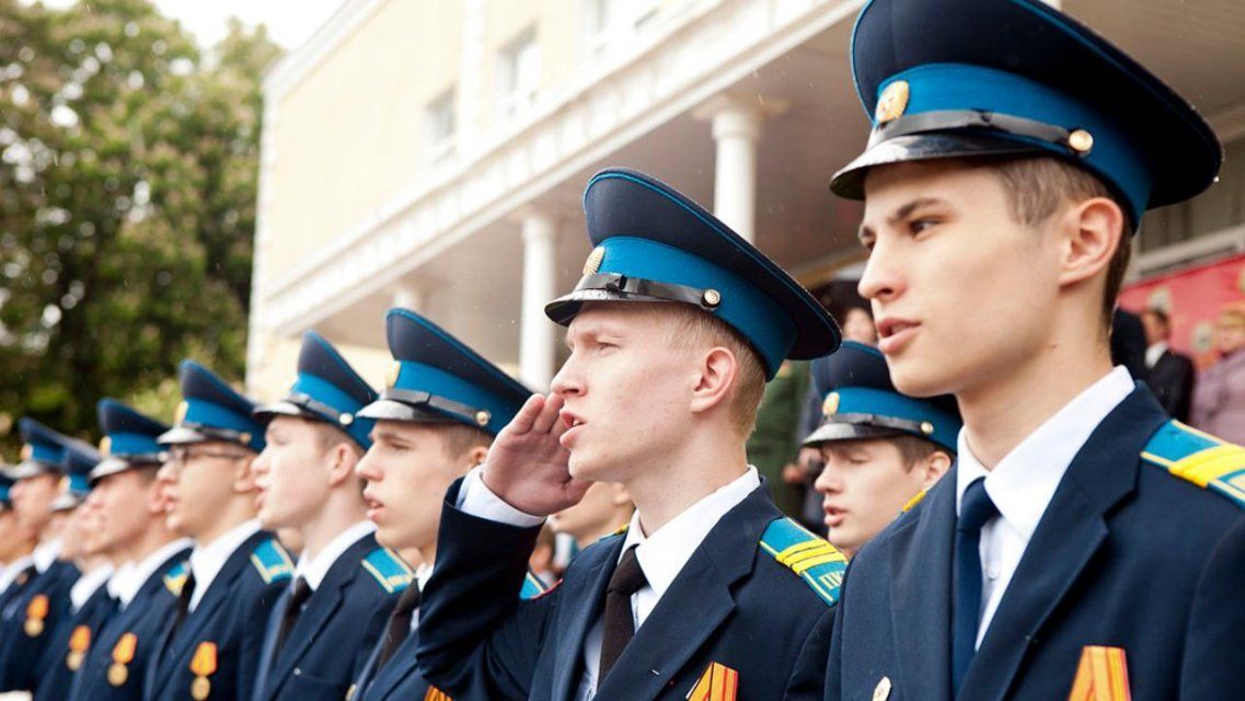 Для орловских мальчишек и девчонок изменились условия для поступления в военные вузы