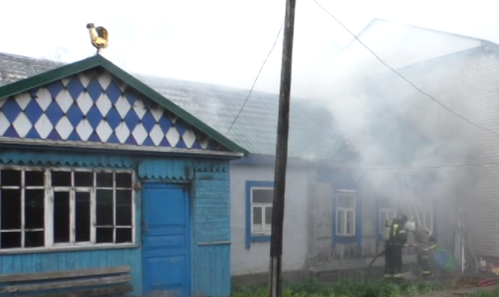 Обошлось без пострадавших. Вчера в Гати горел жилой дом. Пожарным удалось оперативно локализовать пламя и спасти рядом стоящее жилье