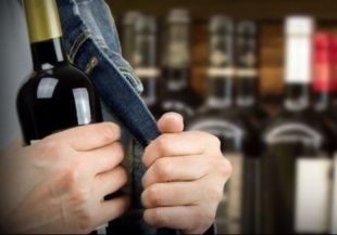 Во Мценске 25-летний парень ограбил магазин