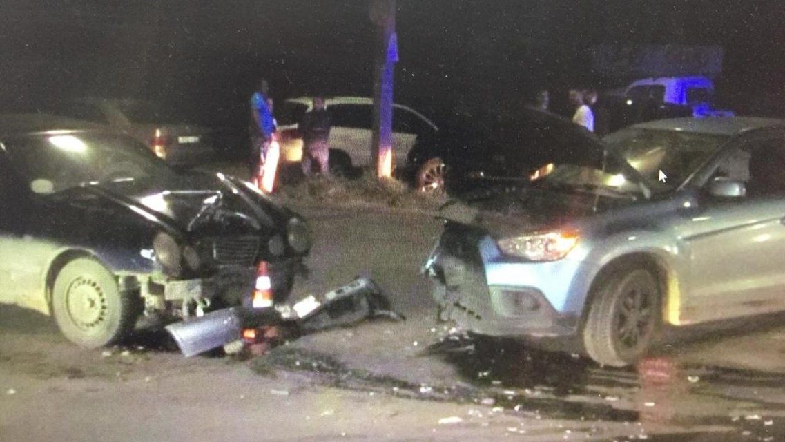 В Орле водитель «Мерседеса» не поделил дорогу с девушкой на «Мицубиси»