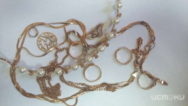 15-летняя девушка украла у орловчанки украшения на полмиллиона рублей