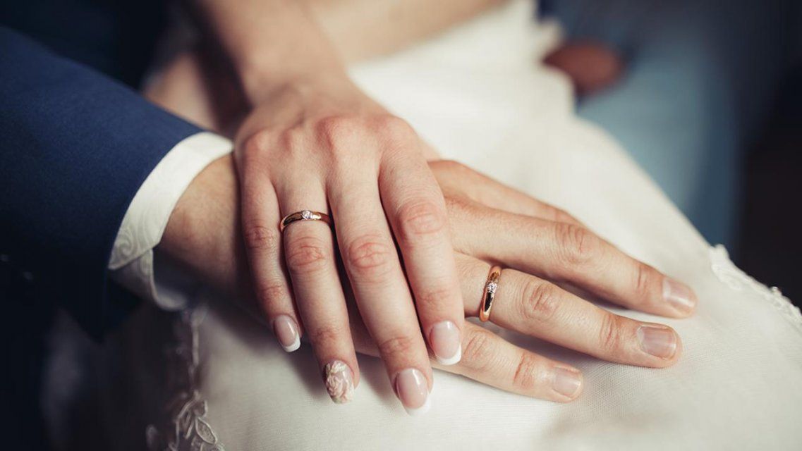 Орловским молодоженам придется обойтись без гостей