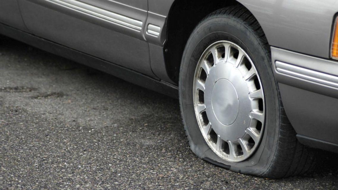 На спущенных колесах: в Орле устроили погоню за неадекватным водителем 