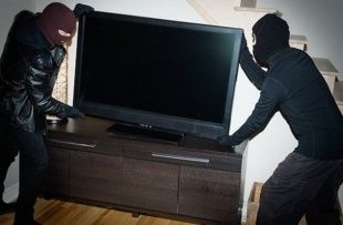 У орловчанина вместе с дорогостоящей техникой украли даже верхнюю одежду