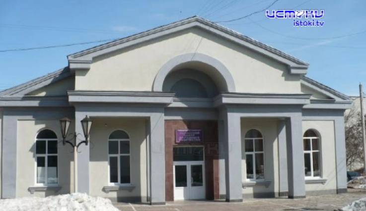 Инклюзивный центр "Равные" провел заключительный в этом году показ спекталя "Одним росчерком судьбы"