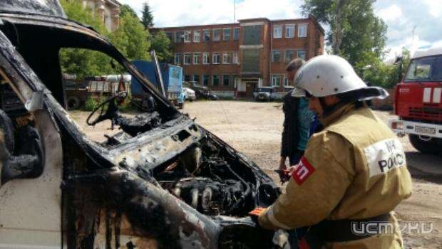 На выходных во Мценске горел грузовик