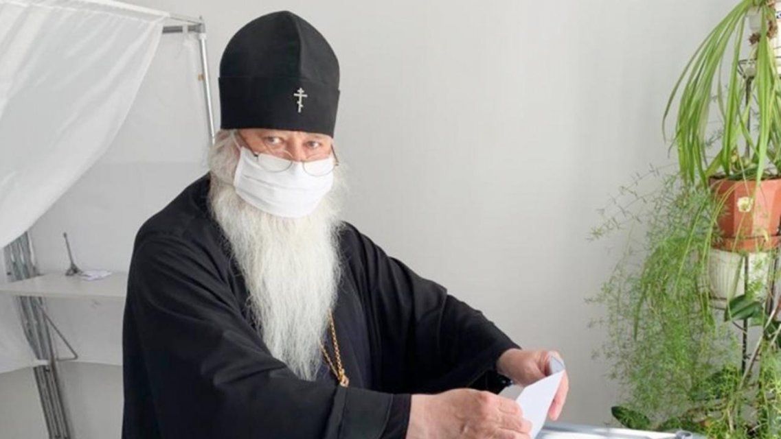 Орловский митрополит сделал выбор на голосовании по поправкам в Конституцию