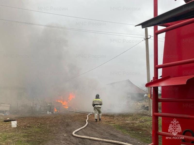 Оперативные сутки в Орловской области: пожар в Ливнах и помощь спасателей в Орле