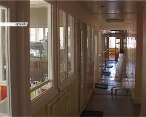 У трех врачей нет сертификата, а 18 сотрудников носили инфекцию. В перинатальном центре нашли множественные нарушения 