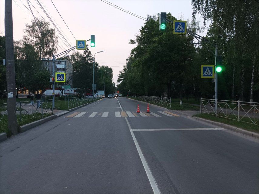 В Орле автоледи проехала на красный и сбила школьницу